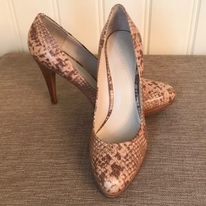 FLASH SALE!!! Nine West Snakeskin Pumps. Size 9.5.